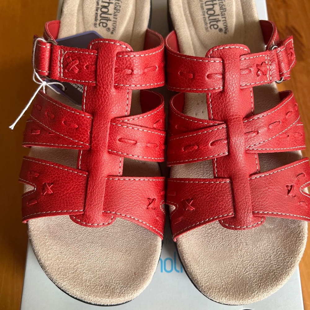 New In Box Croft & Barrow Size 8 Red Sandals - Picture 4 of 7